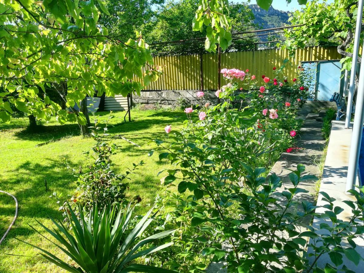 Guest House Green Veranda Mtsʼkhetʼa Eksteriør billede